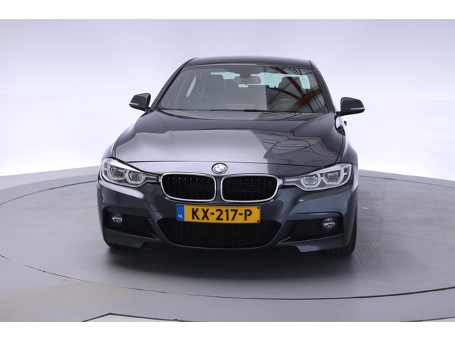 BMW 3 Serie ( €21.445,- INCL. BTW ) 330e M-pakket Aut. [ Leder Navi Led ]