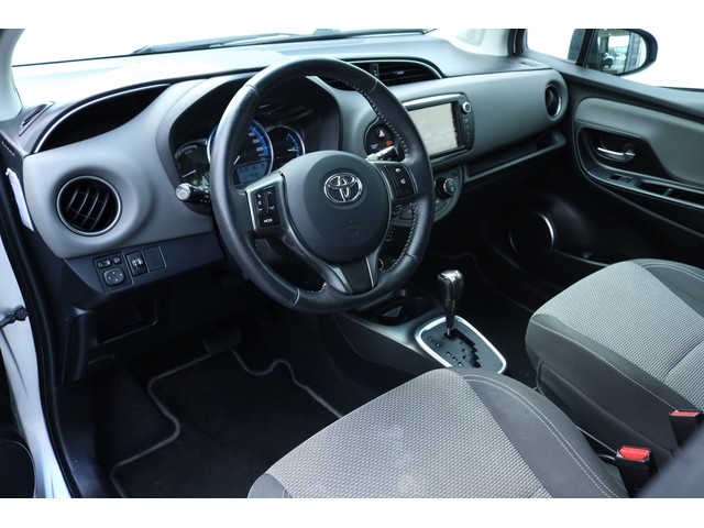 Toyota Yaris 1.5 Hybrid Aspiration Plus, Regen en lichtsensor, Startknop