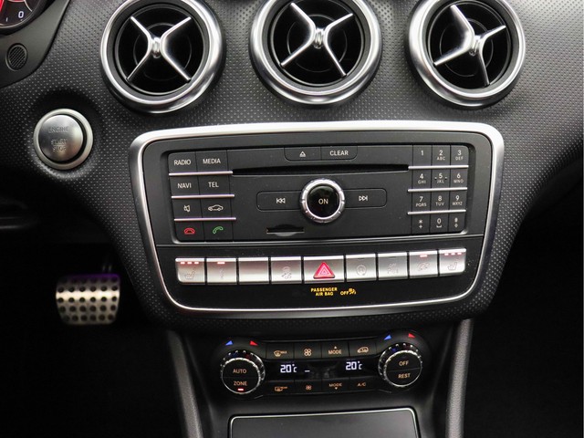 Mercedes-Benz A-Klasse 45 AMG 4MATIC 381pk Bomvol Leer Panoroma-SK-Dak 19 Comand-Navi Camera Elec-Stoel+geheugen Park-Assist BordHerkenning Ecc UMTS D