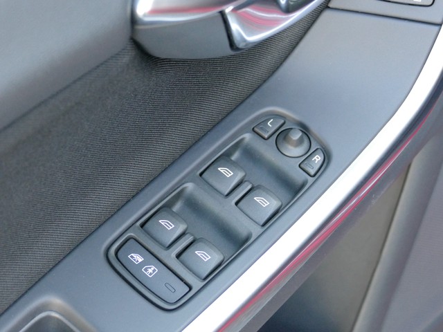 Volvo V60 T3 Kinetic Navi   Bluetooth   18''   Parkeersensoren achter
