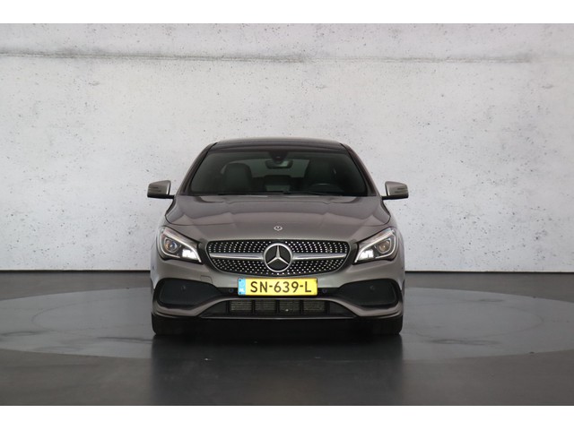 Mercedes-Benz CLA-Klasse 180 | AMG-styling | Panoramadak | Leder alcantara | Camera | Navigatie | LED