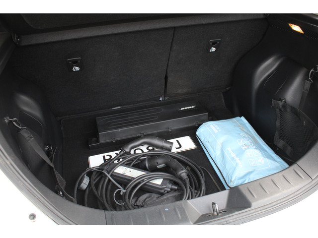 Nissan Leaf Tekna 40 kWh 1-Fase € 2.000,- Subsidie mogelijk! ProPilot, Leder, Camera's, Zwart dak, Trekhaak afneembaar, Navigatie, BOSE Audi