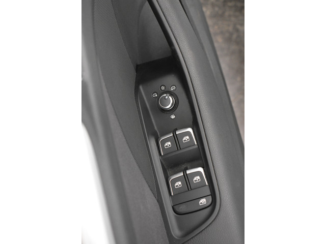 Audi A3 Sportback 1.4 e-tron PHEV Sport Virtual Dakrail Keyless PDC v+a Stoelver