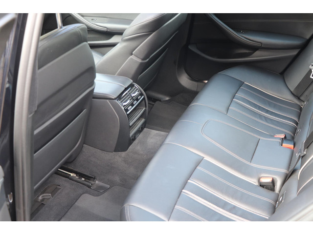BMW 5 Serie touring 520i Corporate Lease High Executive |M-Sport |Panoramadak |Trekhaak |Head-up display |Comfortstoelen