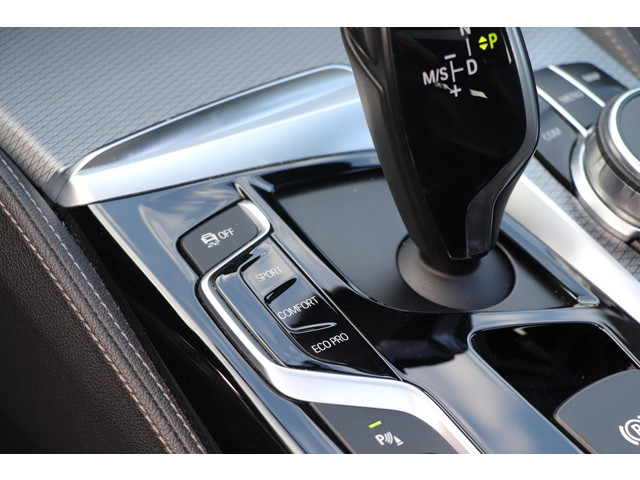 BMW 5 Serie touring 520i Corporate Lease High Executive |M-Sport |Panoramadak |Trekhaak |Head-up display |Comfortstoelen