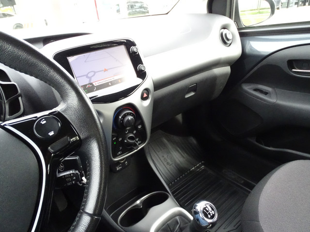 Toyota Aygo 1.0 VVT-i x-play 5-Deurs | Navi | Camera | Bluetooth | Cruise