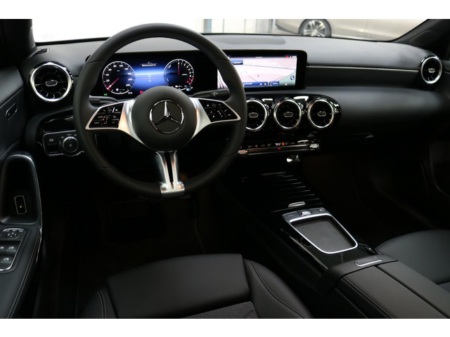 Mercedes-Benz A-Klasse 250 e Business Line Model 2023 | Panorama dak