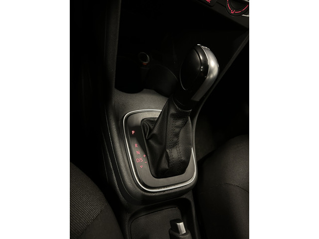 Volkswagen Polo 1.2 TSI Comfortline Automaat | Cruise control | Airco | Org. NL auto | Multimediascherm | 110 PK | Facelift | Trekhaak | 5 drs
