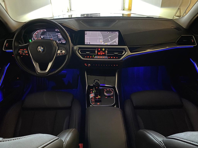 BMW 3 Serie Touring (g21) 320i 184PK AUTOMAAT SPORT LINE Shadow Line | Live Cockpit | Navi | Leer | Adapt.Cruise | Sfeerverl. | Dab |