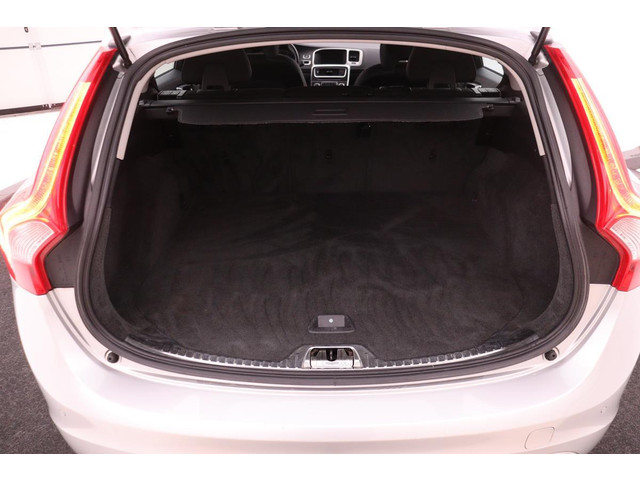 Volvo V60 1.6 T3 Momentum | Automaat | Navigatie | Trekhaak | Climate control | PDC | Cruise control | Bluetooth | LED