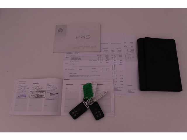Volvo V40 2.0 T2 Nordic+ | Trekhaak | Stoelverwarming | Navigatie | Full LED | Half leder | PDC | Voorruitverwarming