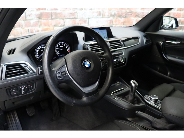 BMW 1 Serie 116i Executive Sport Line   Navigatie   Parkeersensoren   Cruise Control   Sportstoelen   LED-Koplampen   Climate Control   Spor