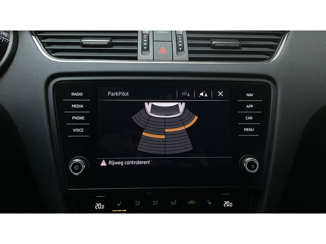 Skoda Octavia Combi 1.0 TSI 116pk DSG Greentech Clever Edition Stoelverwarming Navigatie Parkeersensoren