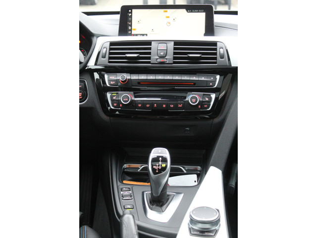 BMW 3 Serie Gran Turismo 320i High Executive NL Auto Dealeronderhouden M-pakket Automaat Navigatie Panoramadak Stoelverwarming Sfeerverlicht