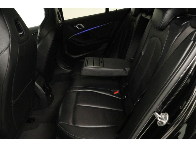 BMW 1 Serie 118i High Executive M-Sport Automaat (PANORAMADAK, M-PAKKET, CAMERA, STOELVERWARMING, LEDER, 1e EIG, GOED ONDERHOUDEN)