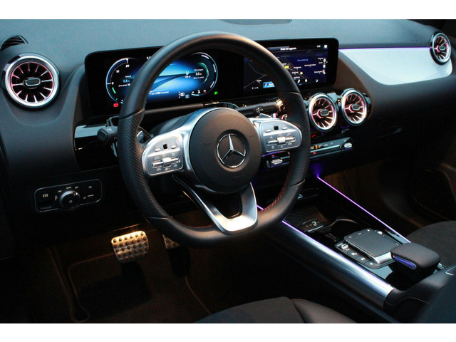 Mercedes-Benz GLA 250 4MATIC AMG Panorama Burmester Ambi-light