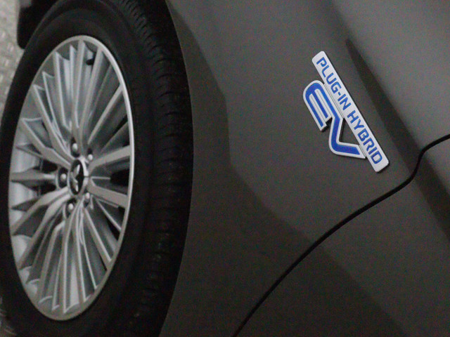 Mitsubishi Outlander 2.4 PHEV Intense+ | Schuif- Kanteldak | Stoel- Stuurverwarming | Rockford PremiumAudio |