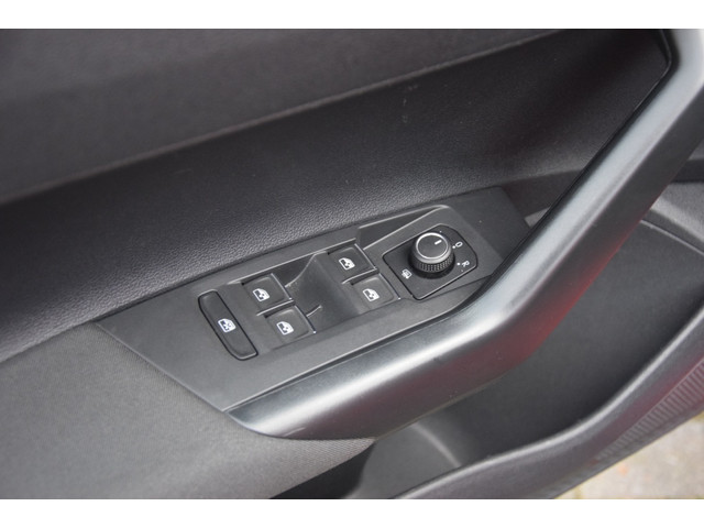 Volkswagen Polo 1.0 Comfortline ActiveInfo LED PDC Navi Clima