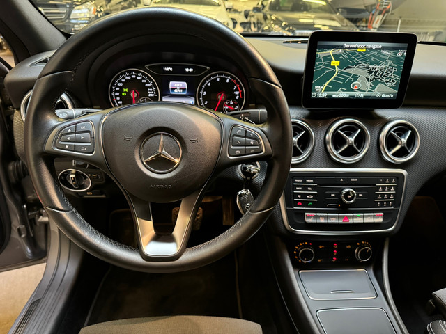 Mercedes-Benz A-Klasse A180 AUTOMAAT NAVIGATIE PDC V+A CRUISE CONTROL STOELVERWARMING