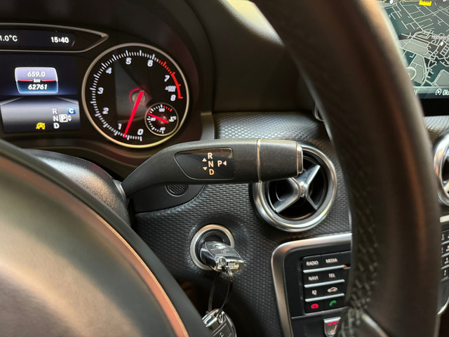 Mercedes-Benz A-Klasse A180 AUTOMAAT NAVIGATIE PDC V+A CRUISE CONTROL STOELVERWARMING