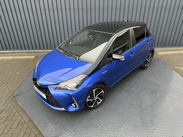 Toyota Yaris 1.5 Hybrid Bi-Tone | 28.800 km | 10 jr GARANTIE | Rijklaar!!