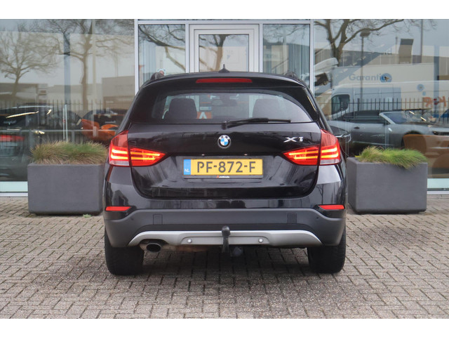 BMW X1 SDRIVE18I Executive 150PK | Stoelverwarming | Climate | Cruise I 1700 KG Trekgewicht!