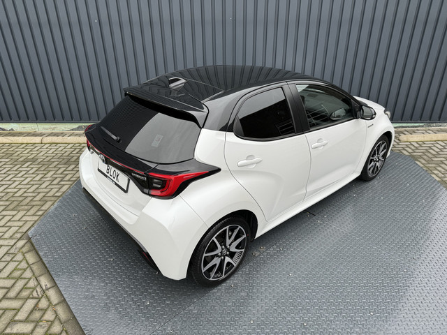 Toyota Yaris 1.5 Hybrid Executive   Bi tone | Head-up | BSM | 10 jr GARANTIE | Rijklaar!!
