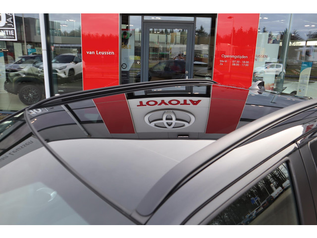 Toyota Yaris Cross 1.5 Hybrid STYLE PANO-DAK STOEL STUURVERW EL-ACHTERKLEP HEAD-UP NAVI KEYLESS 17' LM-VELGEN CAMERA APPLE ANDROID