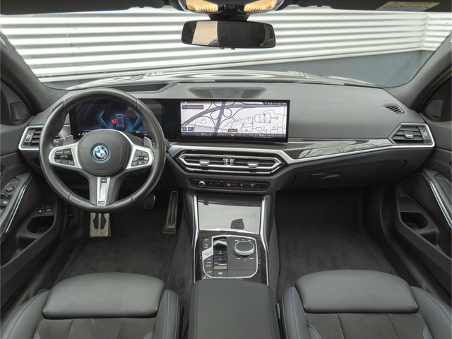 BMW 3 Serie Touring 330e xDrive M-Sport - Trekhaak - Pano - Memoryzetel - Driving Ass - Adapt. Led
