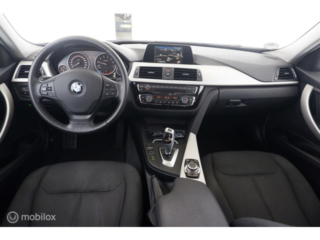BMW 3 Serie 318i Automaat Corporate Lease Executive Innovation trekhaak|led|cam|nav|ecc|lmv17