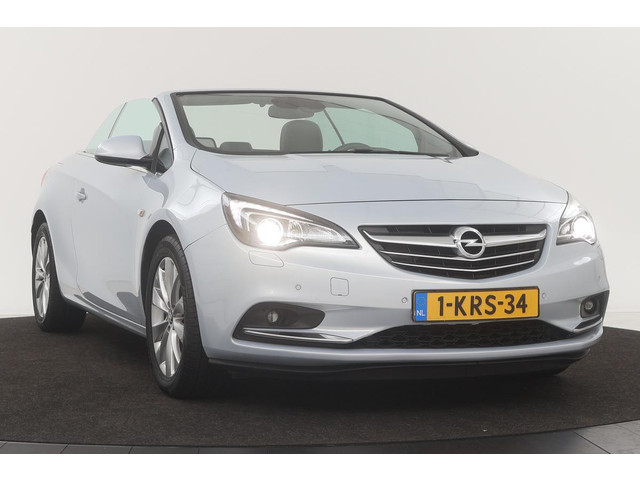Opel Cascada 1.6 Turbo Cosmo | 97.000km NAP | Leder | Xenon | Stoelverwarming | PDC | Navigatie | Comfortstoelen | Bluetooth