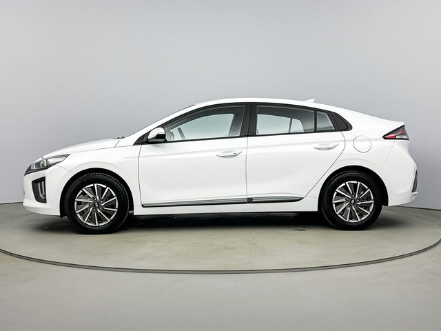 Hyundai IONIQ Comfort EV 38 kWh | €2000,- EV-subsidie! | Stoelverwarming | Apple Carplay | Camera | Parkeersensoren |