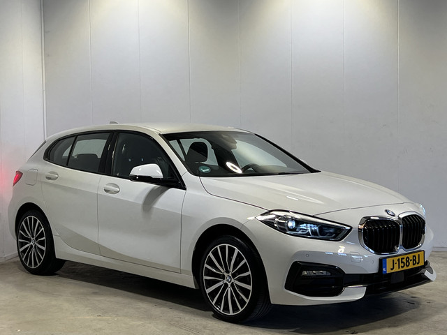 BMW 1 Serie 118i Executive Edition | Navigatie Android Apple Carplay | LM Velgen 18