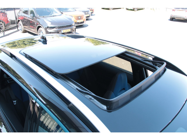 Lynk & Co 01 1.5 262 Pk NL-Auto Zwarte Hemel Panodak LED Infinity 360* Camera Carplay Adpt Cruise