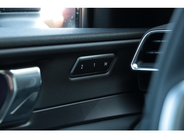 Lynk & Co 01 1.5 262 Pk NL-Auto Zwarte Hemel Panodak LED Infinity 360* Camera Carplay Adpt Cruise