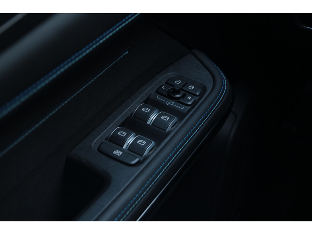 Lynk & Co 01 1.5 262 Pk NL-Auto Zwarte Hemel Panodak LED Infinity 360* Camera Carplay Adpt Cruise