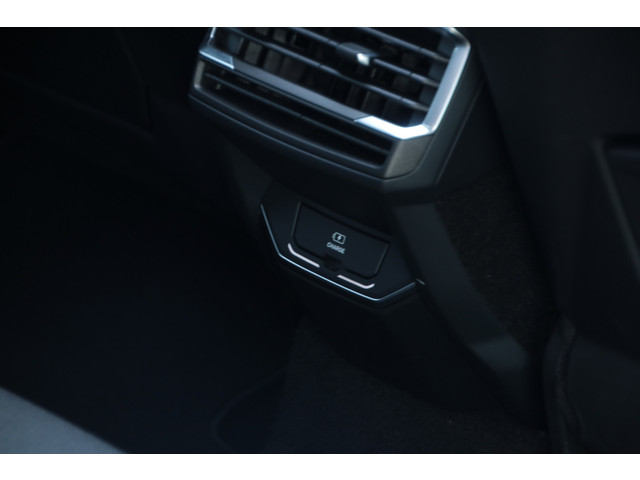 Lynk & Co 01 1.5 262 Pk NL-Auto Zwarte Hemel Panodak LED Infinity 360* Camera Carplay Adpt Cruise