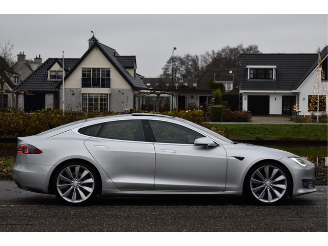 Tesla Model S 75D incl. BTW 334 PK | 4x4 | NL- AUTO | Autopilot | Panoramadak | Luchtvering | Carplay | Camera | 21' inch | Dodehoek detectie