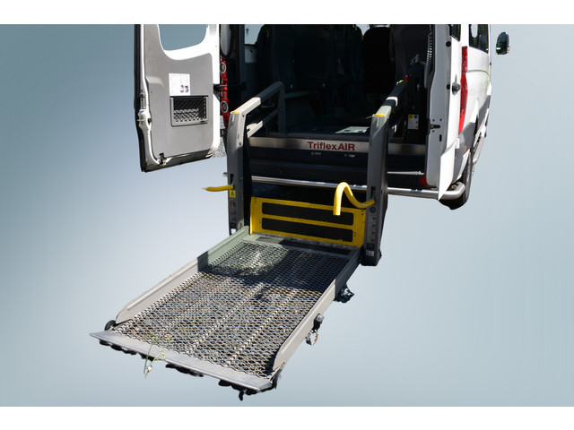 Volkswagen Crafter 35 2.0 TDI L2H1 APK tot 09-26 € 8250.- excl btw Airco Rolstoelbus BPM Vrij 9Pers