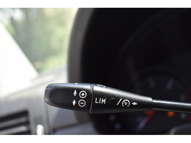 Volkswagen Crafter 35 2.0 TDI L2H1 APK tot 09-26 € 8250.- excl btw Airco Rolstoelbus BPM Vrij 9Pers