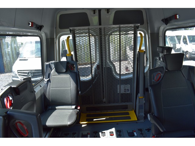 Volkswagen Crafter 35 2.0 TDI L2H1 APK tot 09-26 € 8250.- excl btw Airco Rolstoelbus BPM Vrij 9Pers
