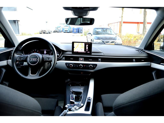 Audi A4 AVANT 35 TFSI Design ECC PDC V&A LED LMV18 NAVI PANO