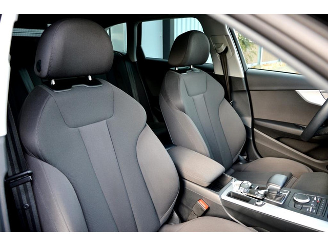 Audi A4 AVANT 35 TFSI Design ECC PDC V&A LED LMV18 NAVI PANO