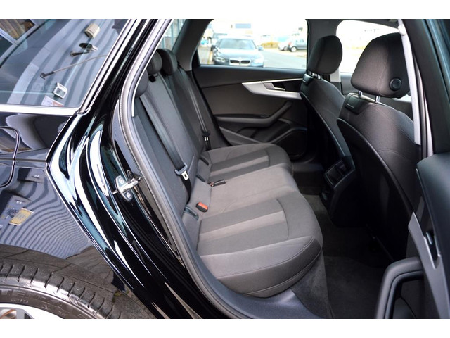 Audi A4 AVANT 35 TFSI Design ECC PDC V&A LED LMV18 NAVI PANO