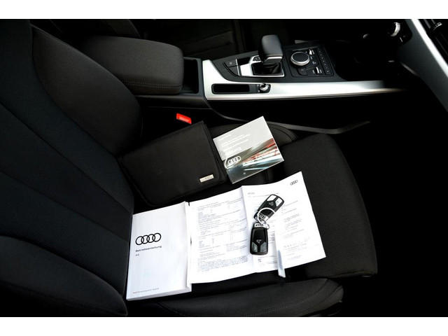 Audi A4 AVANT 35 TFSI Design ECC PDC V&A LED LMV18 NAVI PANO