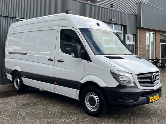 mercedes-benz-sprinter-316-2.2-cdi-366-ehd-werkplaats-inrichting-servicewagen-servicemonteur-airco-trekhaak-2800kg-cruise-control-draaistoel-kastinrich