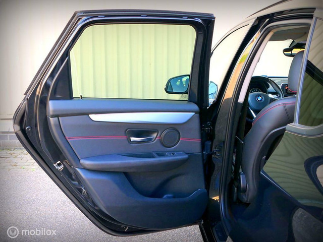 BMW 2 Serie Active Tourer 225XE Sport Line - leer - LED - 18 inch