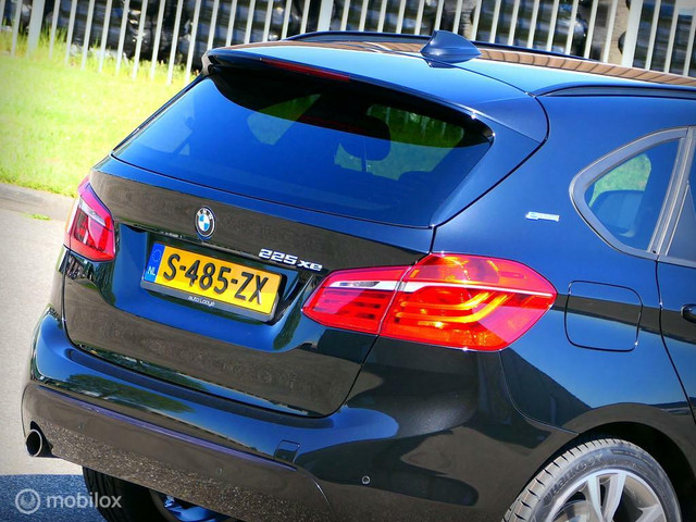 BMW 2 Serie Active Tourer 225XE Sport Line - leer - LED - 18 inch