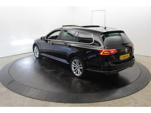 Volkswagen Passat GTE NW Model Zwarte hemel Disc pro Navi EL aklep Pano Leer Camera