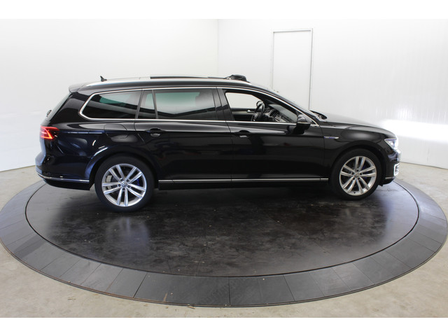 Volkswagen Passat GTE NW Model Zwarte hemel Disc pro Navi EL aklep Pano Leer Camera